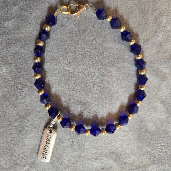 Blue crystal 'Imagine' bracelet  7 inches - Picture 1 of 1